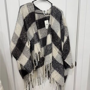 Jenni Black and White Plaid Poncho